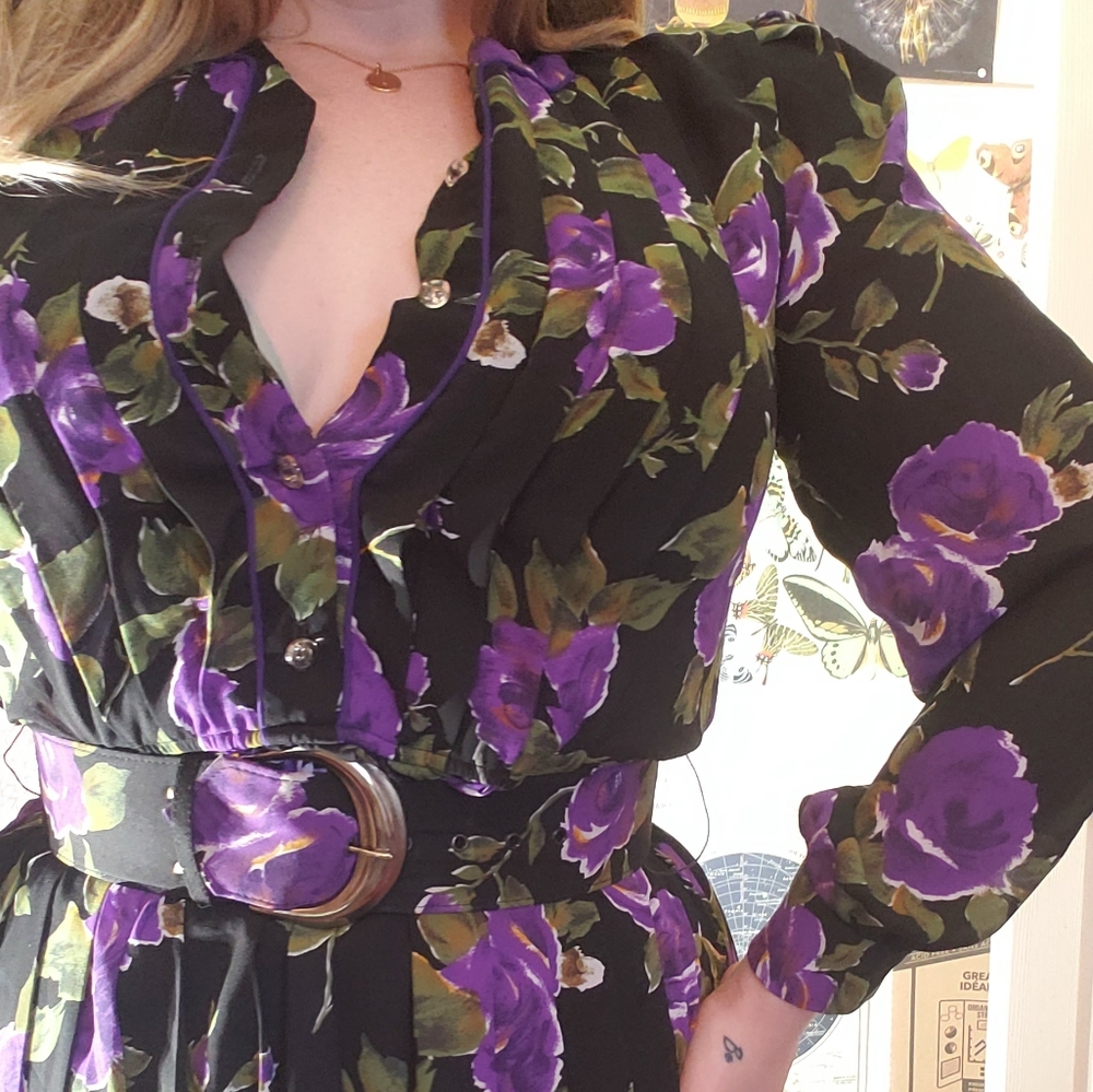 Vintage 1970s Leslie Fay Floral Belted Dress